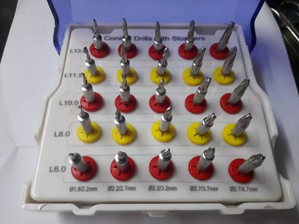 Five-by-five conical drill and stopper arrangement in a labelled blue-lid case